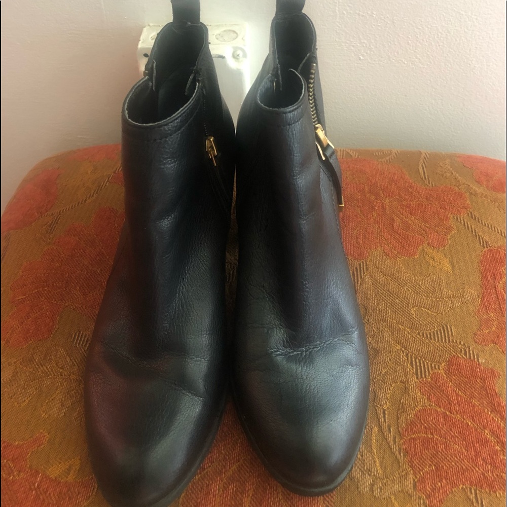 Black leather booties with double zippers!